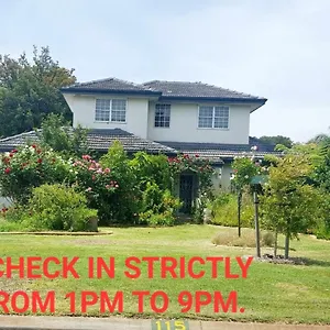  Homestay Airport Homestay Australia